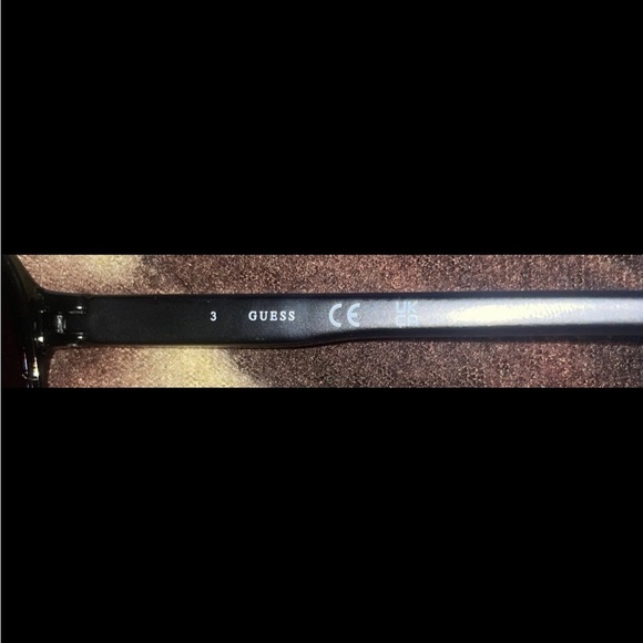 New Guess Aviators Sunglasses Travel Bag With Manual Original Unisex. - Picture 6 of 12